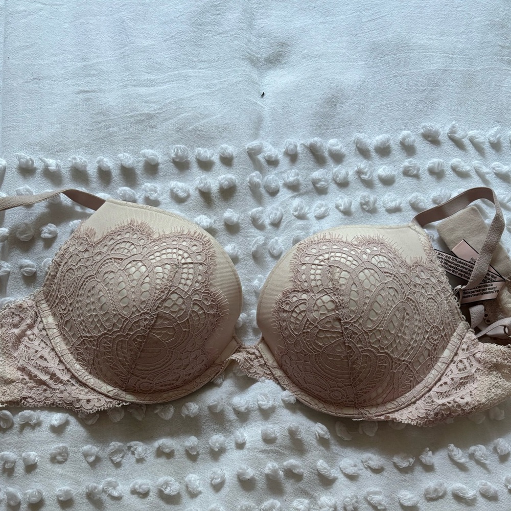 Victoria’s Secret Lace Push-Up Bra - Cream
34-D